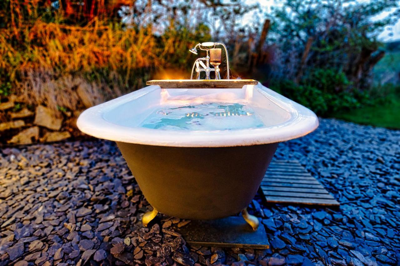 Luxury Glamping Cabin With Outdoor Bath On Cornish Flower Farm Труро Экстерьер фото